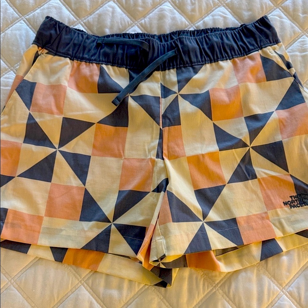 The North Face Women's Geometric Athletic Shorts - Peach and Gray